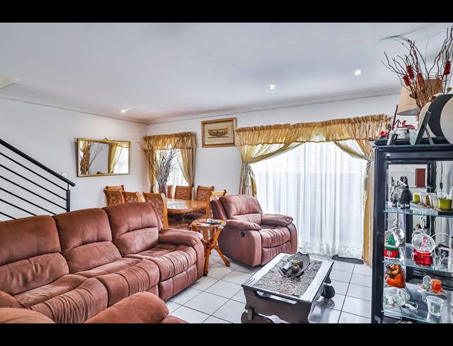 3 BEDROOM SECTIONAL TITLE FOR SALE IN BRACKENDOWNS